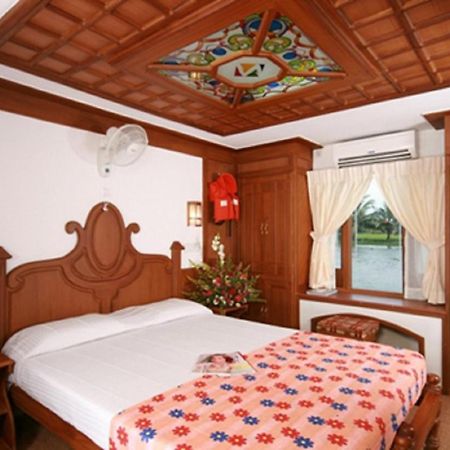 Warmth Lake Haven Alappuzha ภายนอก รูปภาพ