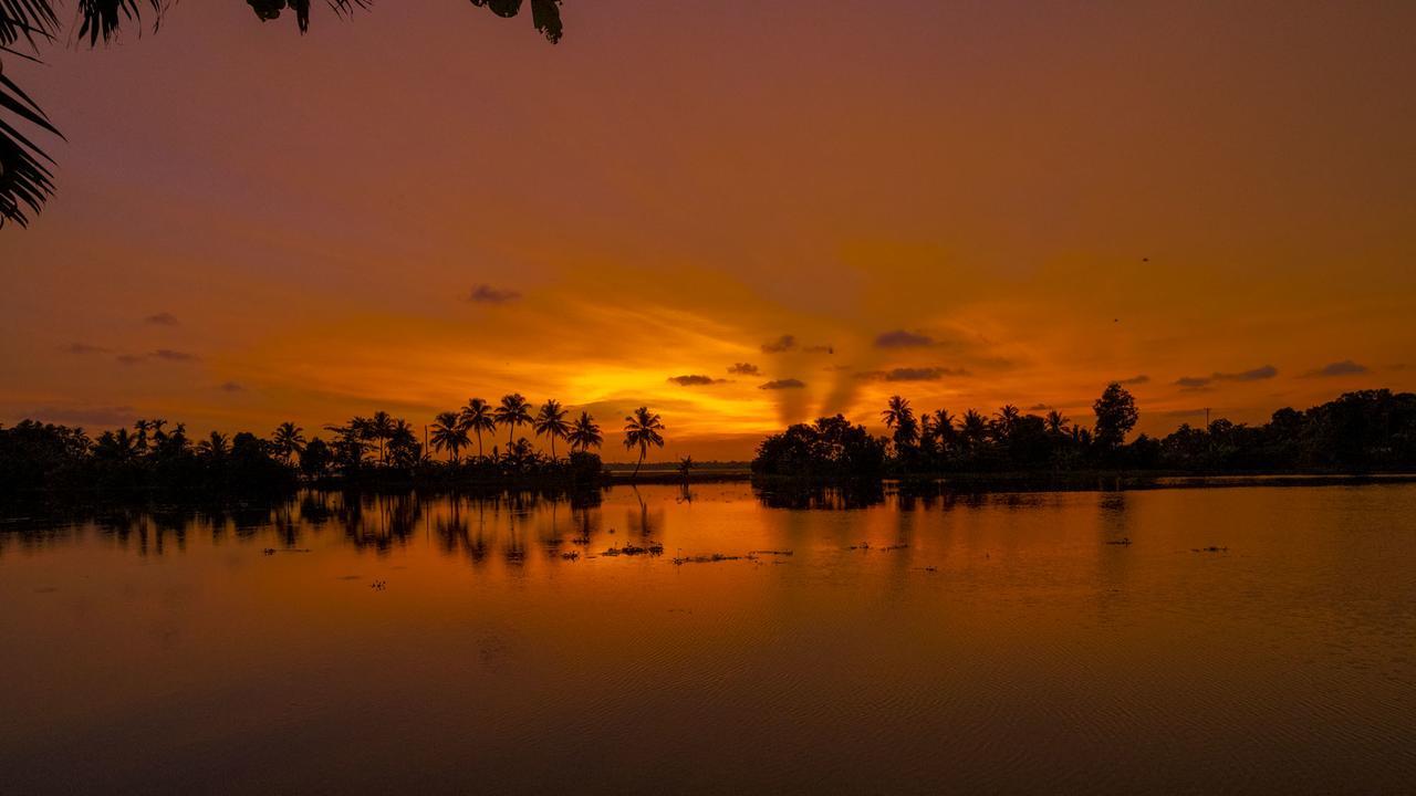 Warmth Lake Haven Alappuzha ภายนอก รูปภาพ