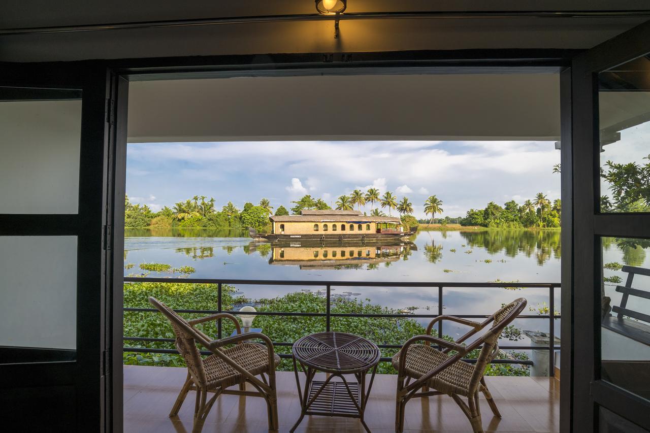 Warmth Lake Haven Alappuzha ภายนอก รูปภาพ