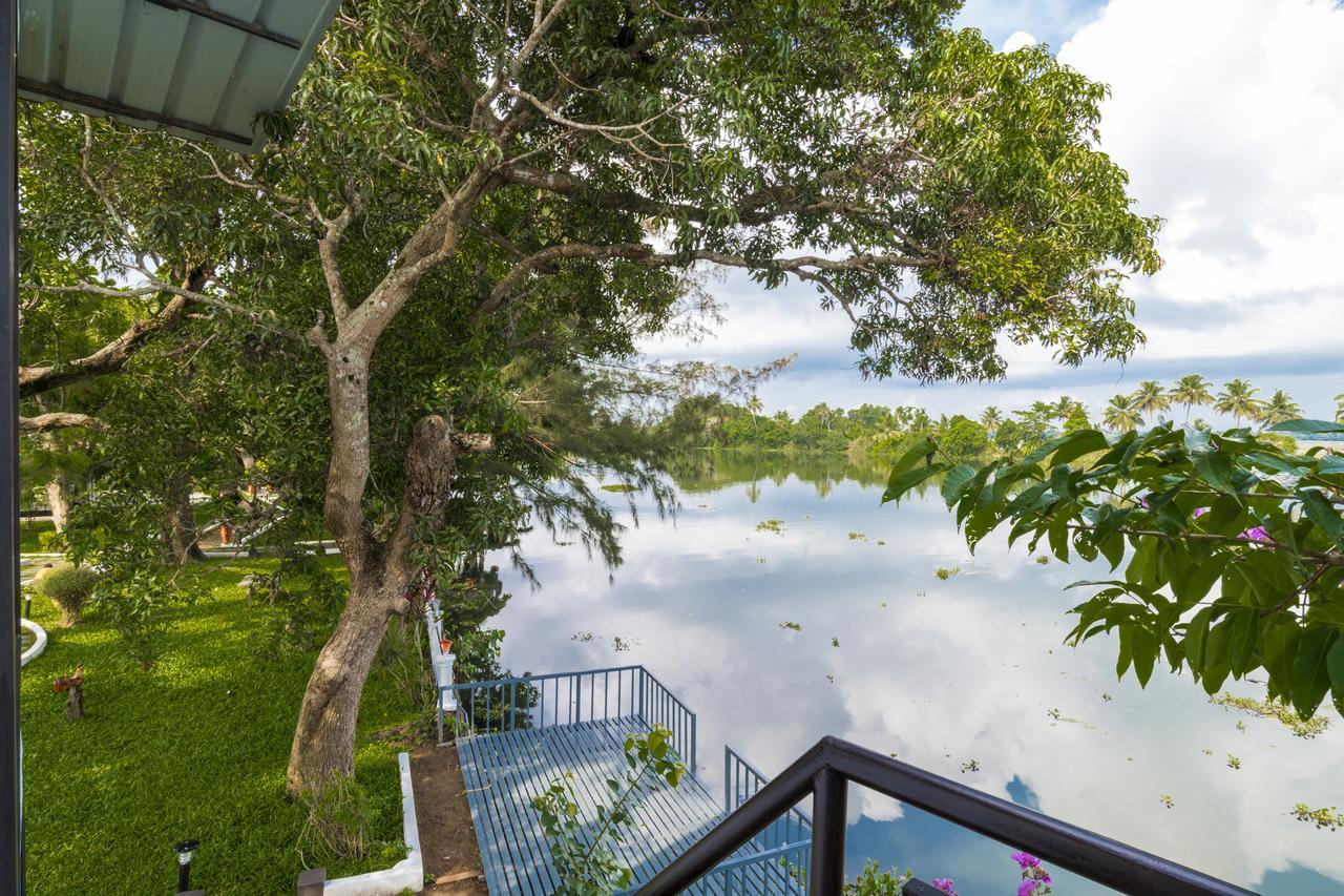 Warmth Lake Haven Alappuzha ภายนอก รูปภาพ
