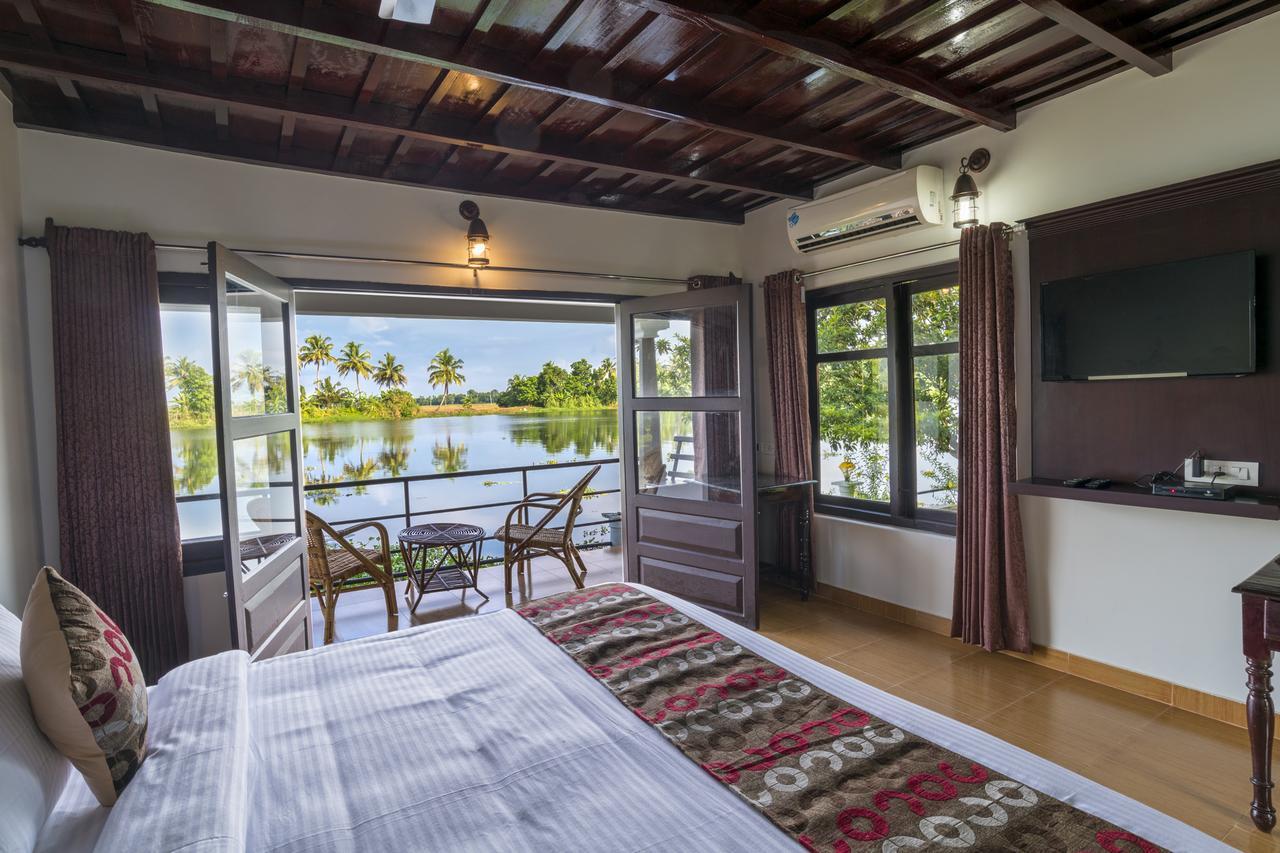 Warmth Lake Haven Alappuzha ภายนอก รูปภาพ