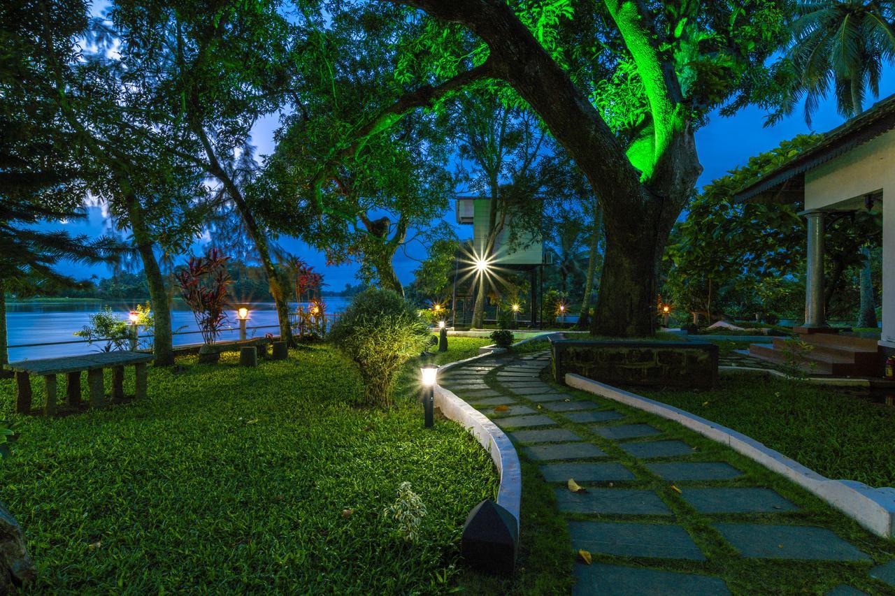 Warmth Lake Haven Alappuzha ภายนอก รูปภาพ