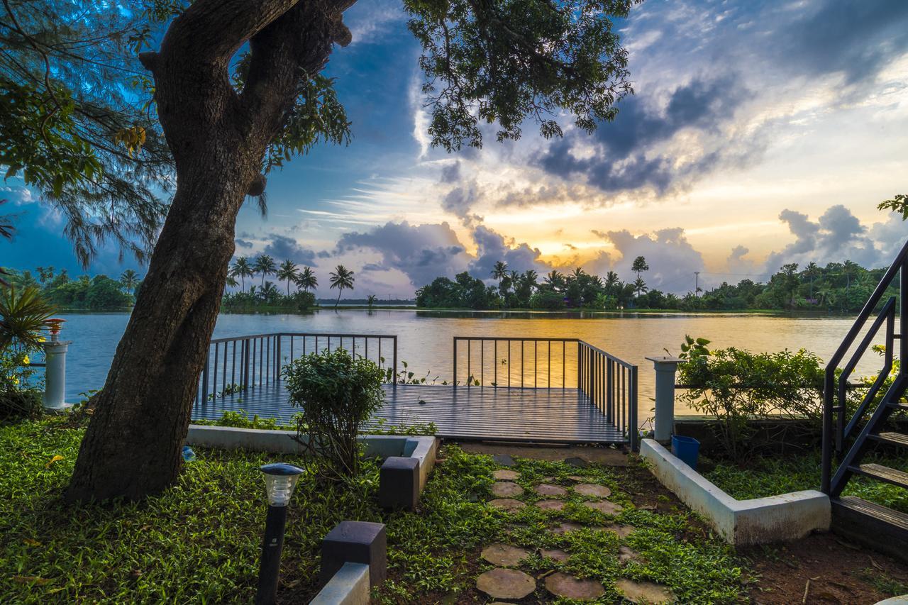 Warmth Lake Haven Alappuzha ภายนอก รูปภาพ