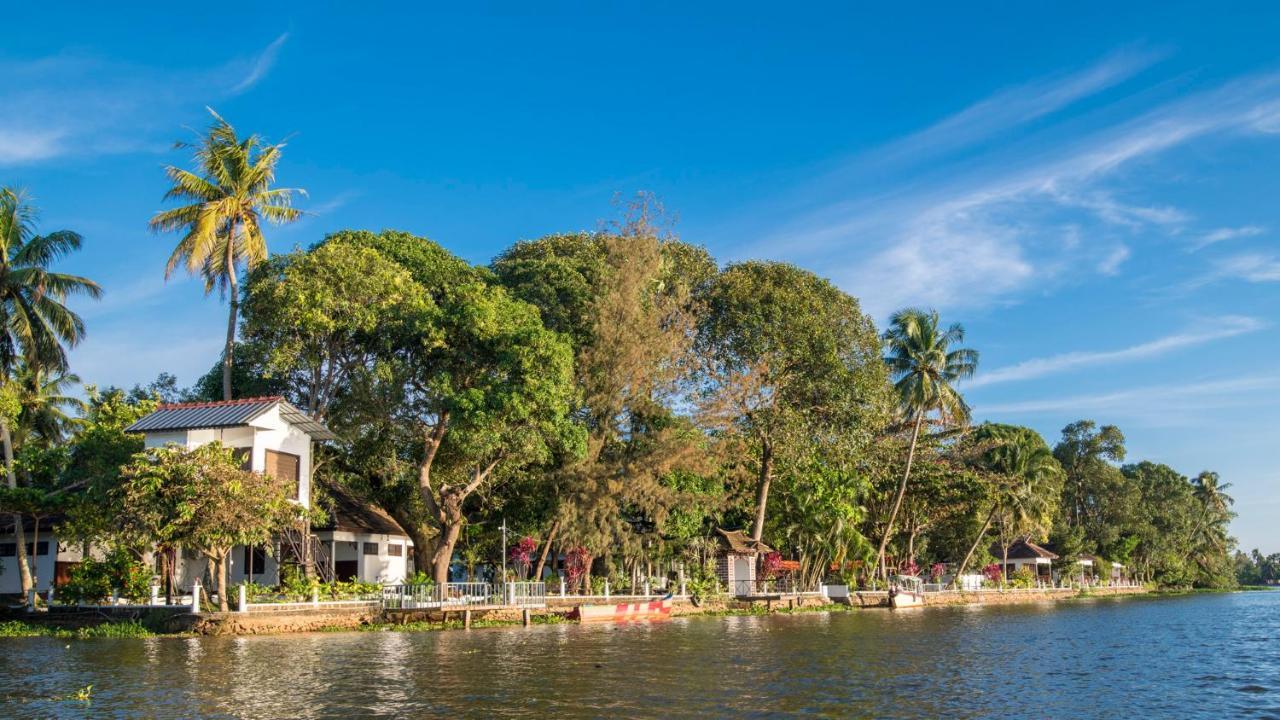Warmth Lake Haven Alappuzha ภายนอก รูปภาพ