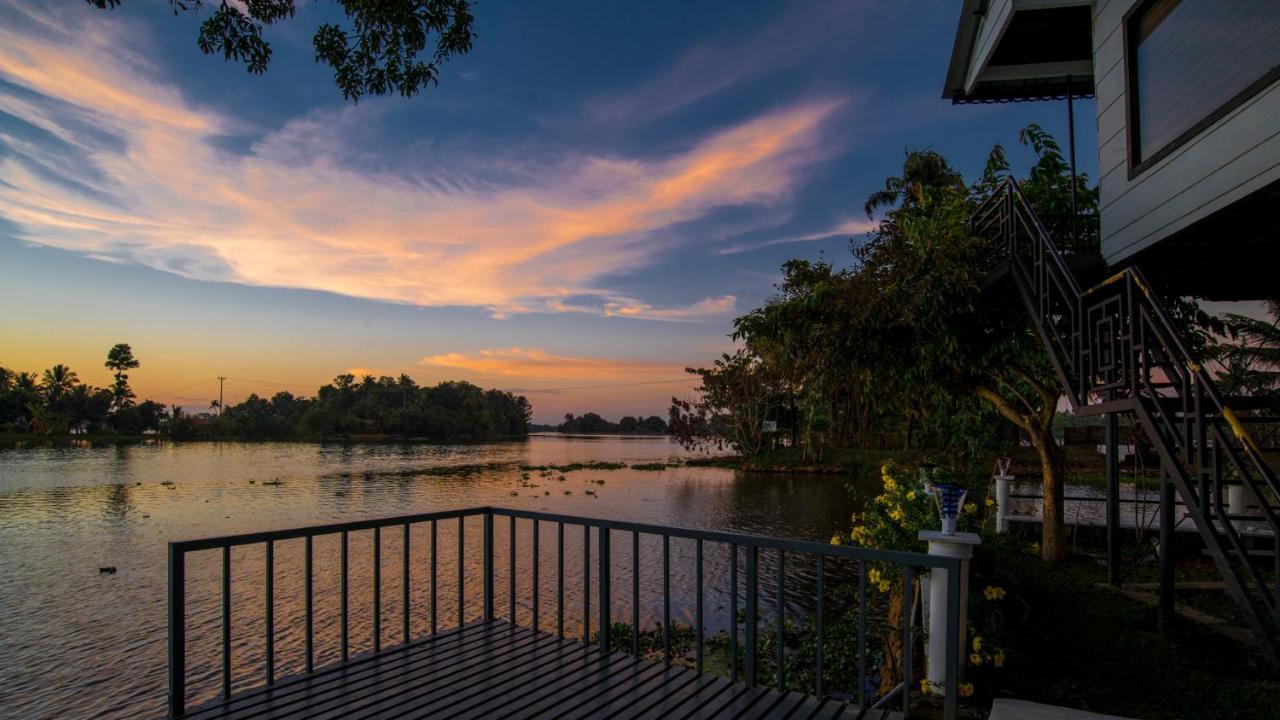 Warmth Lake Haven Alappuzha ภายนอก รูปภาพ