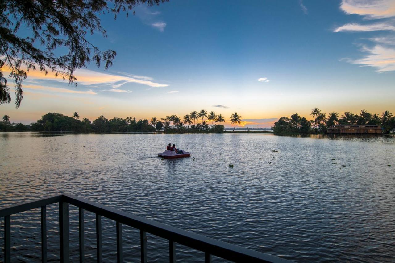 Warmth Lake Haven Alappuzha ภายนอก รูปภาพ