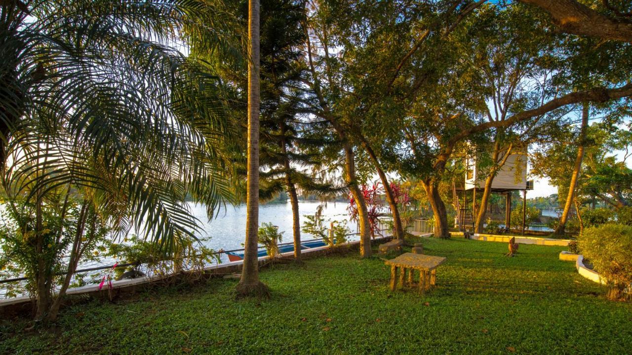 Warmth Lake Haven Alappuzha ภายนอก รูปภาพ