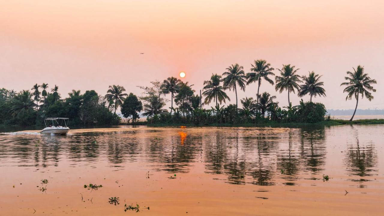 Warmth Lake Haven Alappuzha ภายนอก รูปภาพ