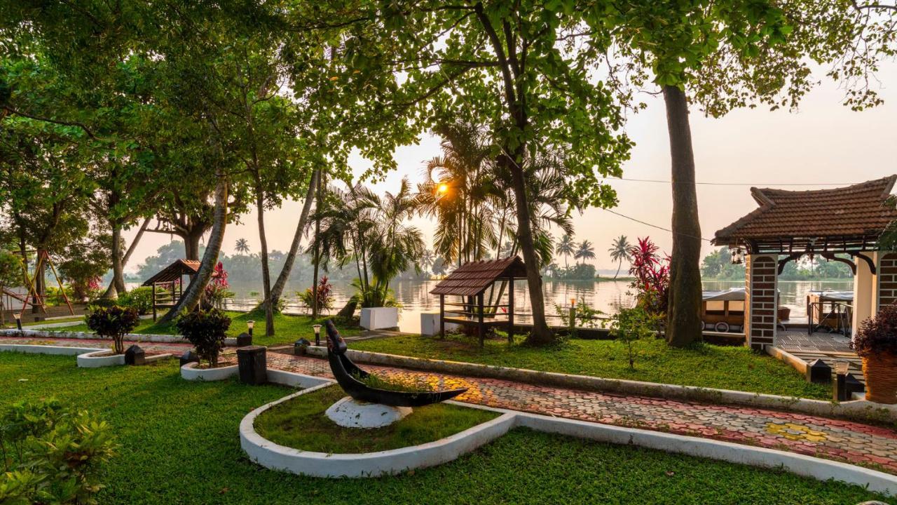Warmth Lake Haven Alappuzha ภายนอก รูปภาพ