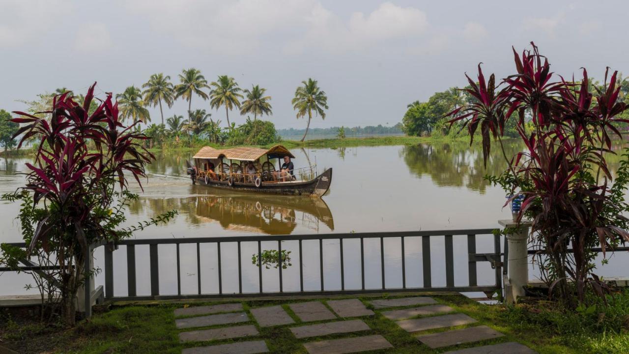 Warmth Lake Haven Alappuzha ภายนอก รูปภาพ