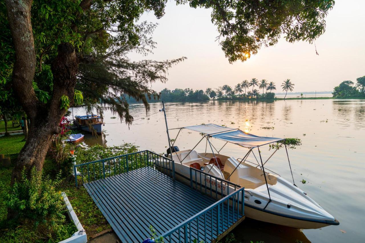 Warmth Lake Haven Alappuzha ภายนอก รูปภาพ